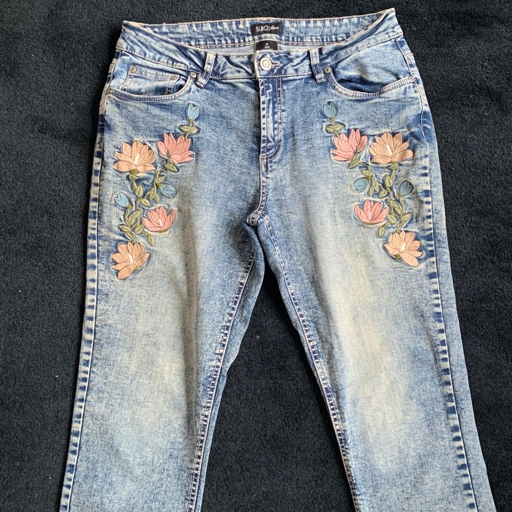 Vintage Suko Jeans Acid Wash Floral Embroidered Denim Sz 10 Pedal Pushers Crop